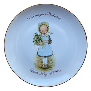 Vintage 1970s Holly Hobbie Mother s Day Plate 1974 Collectible Home Decor
